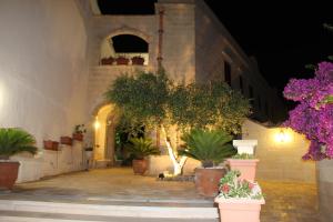 an entrance to a building with potted plants at Residence Borgo Antico in Diso