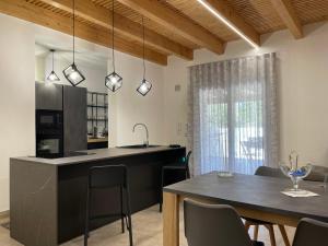 Kuchyň nebo kuchyňský kout v ubytování Home Paradise