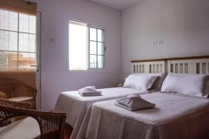 a bedroom with two beds with towels on them at Cozy Apartment in La Laguna in La Laguna