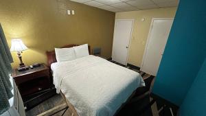 Postel nebo postele na pokoji v ubytování Extended Stay Motel - Snyder