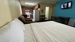Postel nebo postele na pokoji v ubytování Extended Stay Motel - Snyder