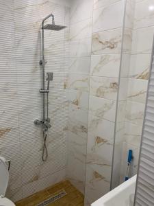 een badkamer met een douche en marmeren tegels bij Sweet dreams Parking by request in Sofia