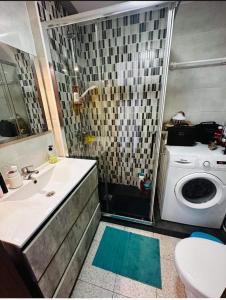 a bathroom with a shower and a sink and a toilet at Apartamento BLUE OCEAN Complex Amaya Fuerteventura in Costa de Antigua