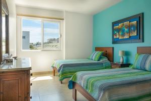 a hotel room with two beds and a window at Beso del Sol in Santa Marianita +50 photos