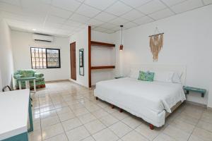 Postel nebo postele na pokoji v ubytování Hotel & Suites Arges - Centro Chetumal