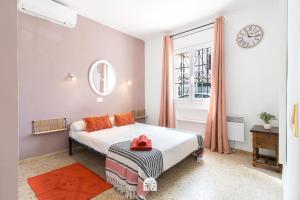 A bed or beds in a room at Mediterranean Way - El Patio