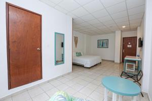 Postel nebo postele na pokoji v ubytování Hotel & Suites Arges - Centro Chetumal