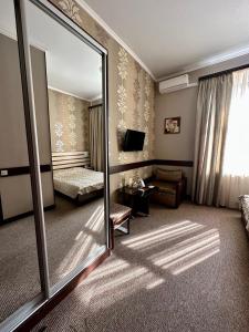 Posteľ alebo postele v izbe v ubytovaní Classic Hotel