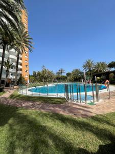 Basen w obiekcie Marbesa Marbella Apartment lub w pobliżu