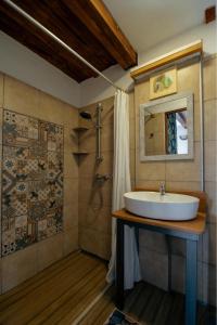 A bathroom at Great Escape Olympia