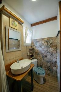 A bathroom at Great Escape Olympia
