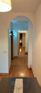 an empty room with a hallway with a blue ceiling at Apartamento Con Encanto San Basilio in Córdoba