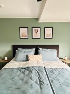 A bed or beds in a room at Maisonette für 6P mit toller Aussicht