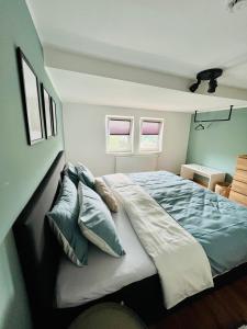 A bed or beds in a room at Maisonette für 6P mit toller Aussicht