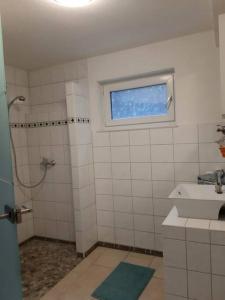 Ένα μπάνιο στο Quiet, modern flat with own terrace