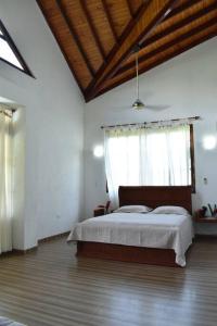 a bedroom with a large bed and a window at Malía Casa Campo in Santa Marta