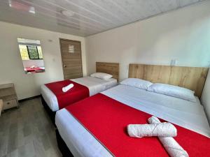 מיטה או מיטות בחדר ב-Hotel Urban Center Bogota