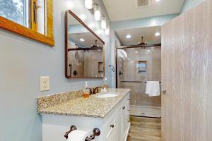 Koupelna v ubytování Deer Mountain Lodge South + 24 fotografií