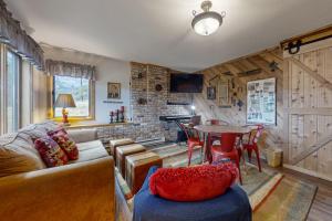 Posezení v ubytování Deer Mountain Lodge South