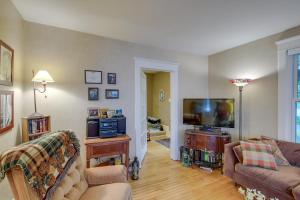 Gallery image of Historic Home with Sunroom - 5 Mi to Lambeau Field! in De Pere +45 photos