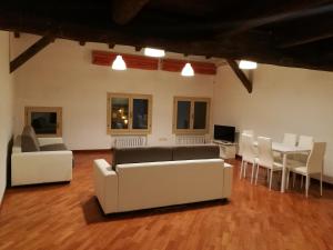 Кът за сядане в De' Pepoli Rooms & Apartments