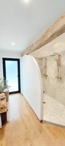 Ένα ή περισσότερα κρεβάτια σε δωμάτιο στο Le Clos de Squividan