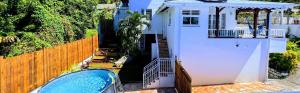Φωτογραφία από το άλμπουμ του Villa Iguana, duplex paisible, vue magnifique mer et rocher du Diamant, piscine σε Sainte-Luce