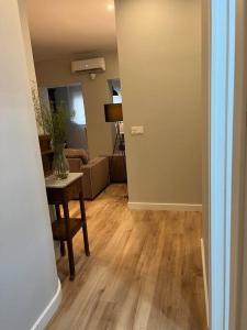 a hallway with a room with a table and a chair at Precioso y céntrico apartamento in Zaragoza