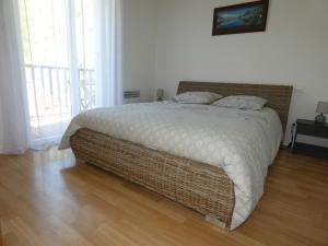 a bedroom with a large bed with a large bed frame at Maison 8 couchages 2 ** au cœur de la montagne in Vignec