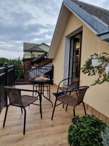 a patio with chairs and a table on a balcony at Seliu 25 Homestay Apartment poilsio namai in Šiauliai