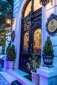 Exteriér nebo vchod ubytování Conacul Coroanei Luxury Boutique Hotel
