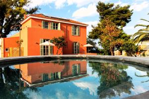 Bazén v ubytování Melissi 1932 - Seaside Villa and Resort nebo v jeho okolí