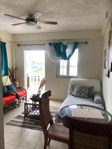 Atlantic Breeze Apartments, Canouan Island的休息区