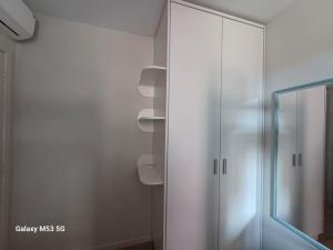 Koupelna v ubytování Apto Aconchegante 2 Quartos 100m praia de Caiobá - Somente Familiares