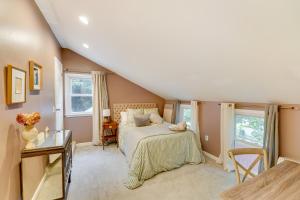 ein Schlafzimmer mit einem Bett, einem Tisch und zwei Fenstern in der Unterkunft Upper Black Eddy Home with Delaware River Access! in Upper Black Eddy