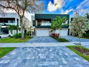 Κήπος έξω από το Botanical Oasis Home with 2 Pools