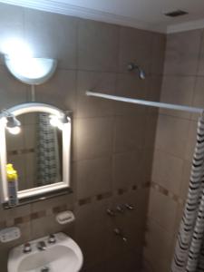 a bathroom with a sink and a mirror at MRU Colón aparts in Colón