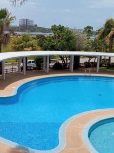 a large blue swimming pool on top of a building at Nautica Beach - Moderno Apartmento Margarita in Porlamar