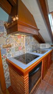 a kitchen with a sink and a counter top at Posada Venta Hornizo in Arenas de Iguña