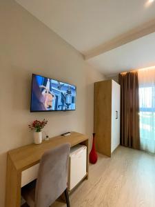 TV a/nebo společenská místnost v ubytování Solea Hotel