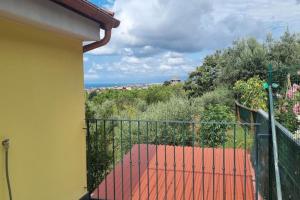 a balcony of a house with a view of a garden at Villetta con giardino in Genova
