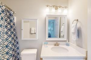 Bilik mandi di Loquat Bungalow +46 gambar