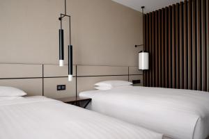 Postel nebo postele na pokoji v ubytování Tunis Marriott Hotel