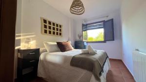 a bedroom with a bed and a window at Terraza de Poqueira in Capileira