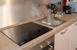 Kuchyň nebo kuchyňský kout v ubytování 10min dal Centro [PortaSusa-FreeParking&AC] + 11 fotografií