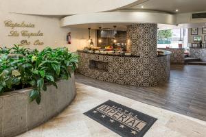 a restaurant with a bar in the middle of a lobby at Hotel Imperial Reforma in Mexico City