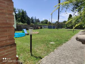 a street light in the grass next to a yard at Appartamento Il Pozzo in Capannori