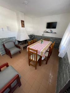 a dining room with a table and a fireplace at MARVIR en Alvorada in Barra del Chuy