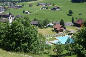 Bazén v ubytování Panoramahotel Sonnhalde nebo v jeho okolí