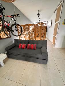 a black couch in a room with a bike on the wall at Monoambiente Manzanares in Cipolletti